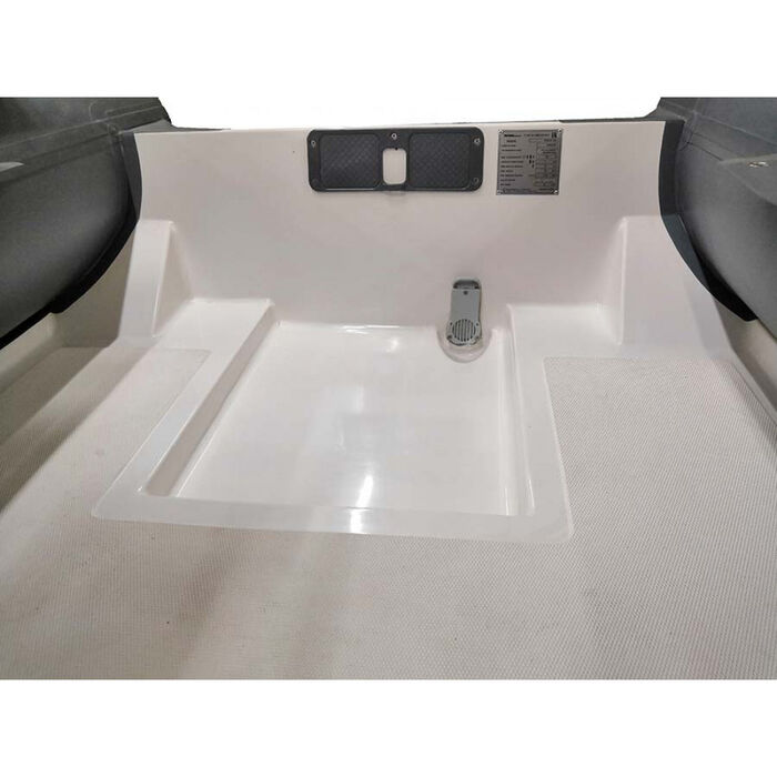 WinBoat 390R с плоской палубой, носовым рундуком - классический РИБ - жёстко-надувная моторная лодка