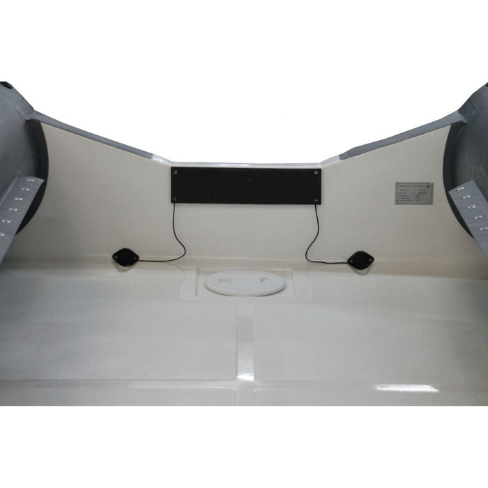 WinBoat 440R с малыми рундуками -  классический РИБ - жёстко-надувная моторная лодка