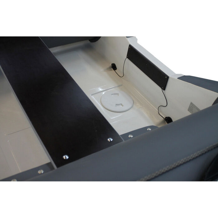 WinBoat 440R с малыми рундуками -  классический РИБ - жёстко-надувная моторная лодка